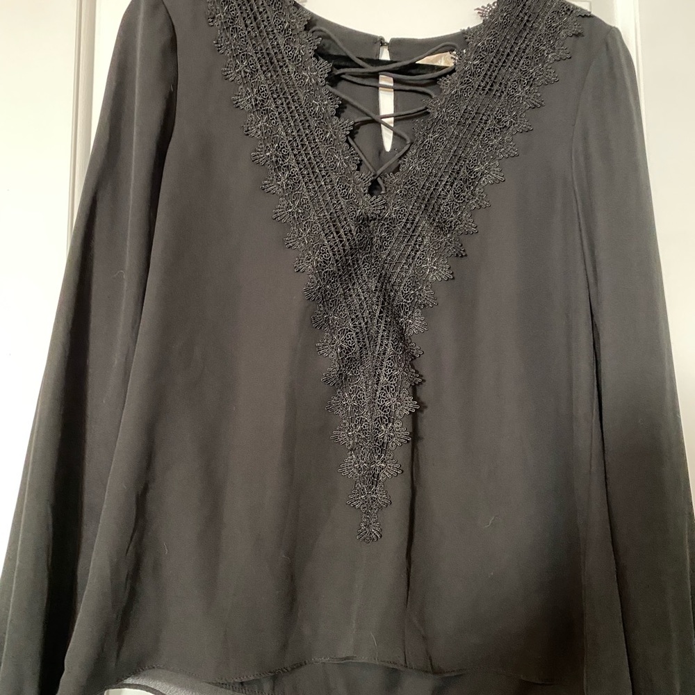 Wayf black top with lace